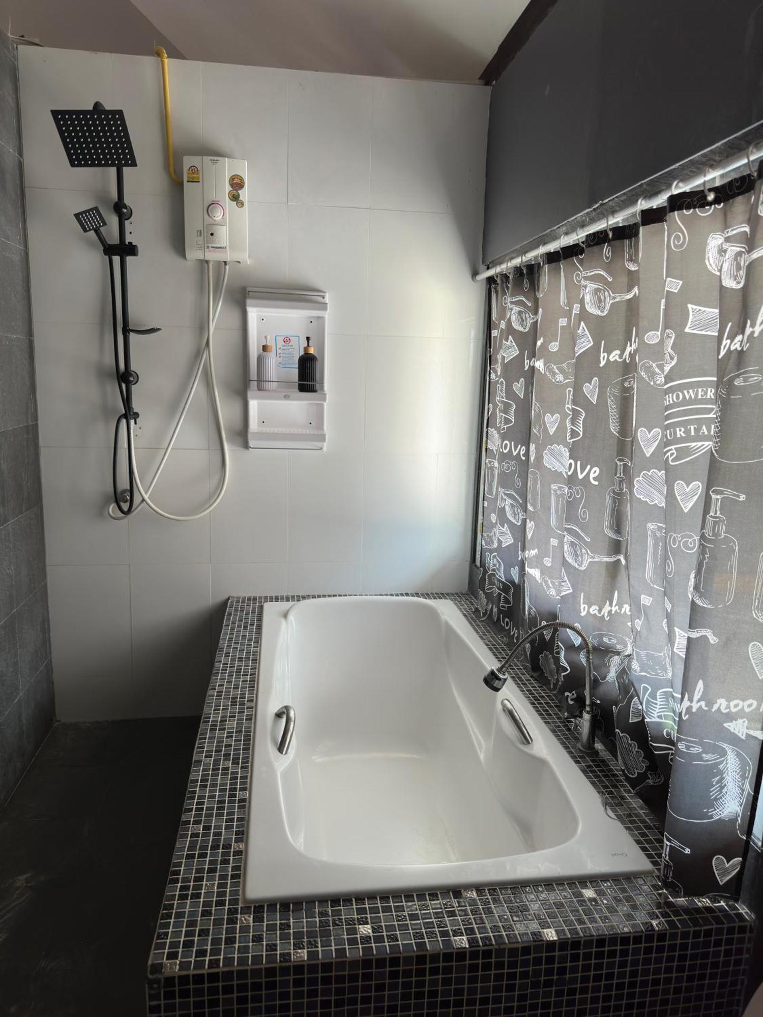 Mbar Hostel Hatrin Kültér fotó