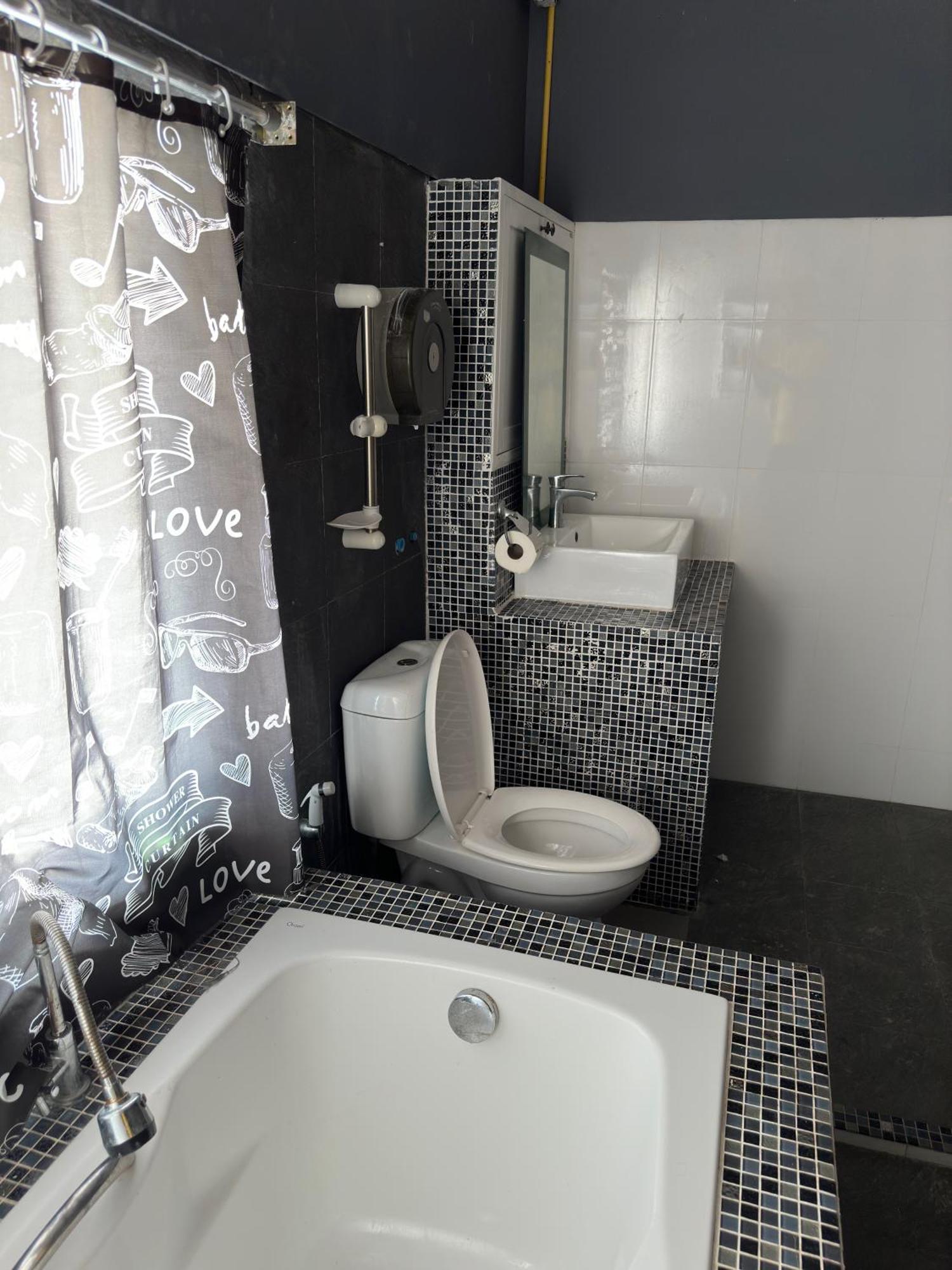 Mbar Hostel Hatrin Kültér fotó